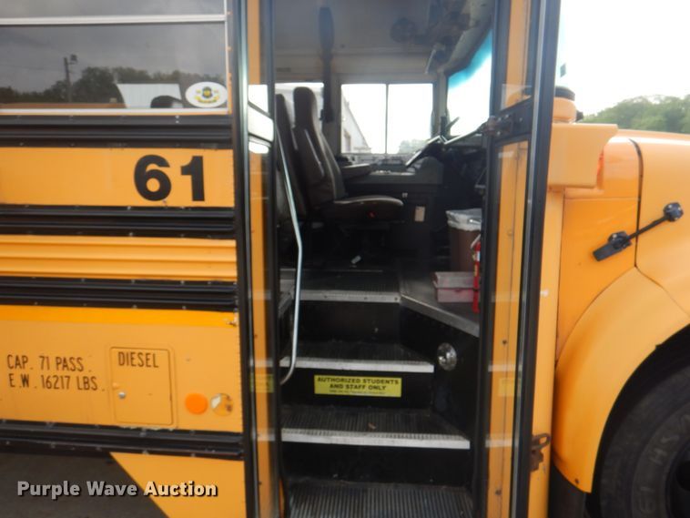 image for item JY9953 2003 International 3800  school bus