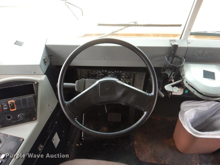 image for item JY9953 2003 International 3800  school bus