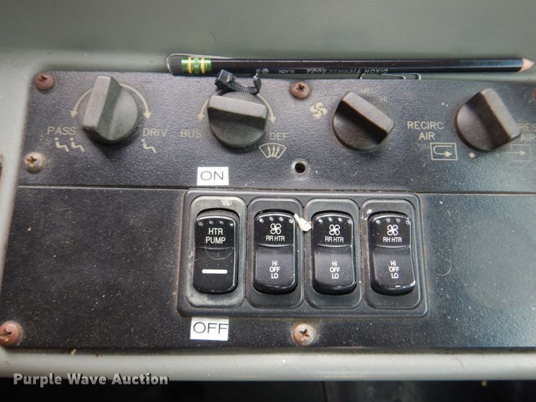 image for item JY9953 2003 International 3800  school bus