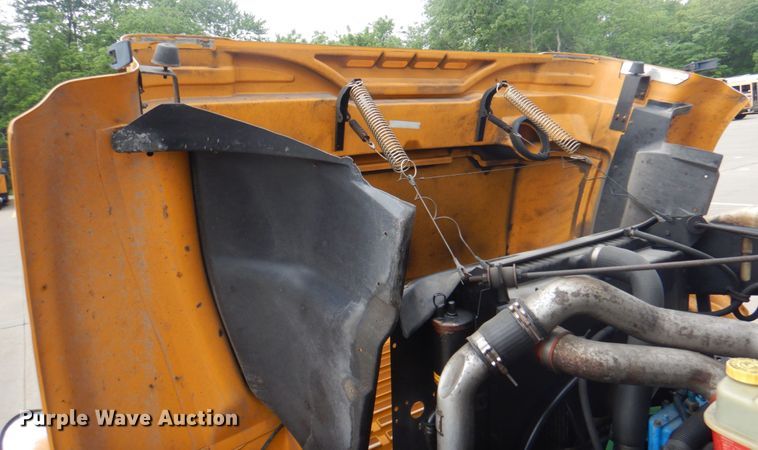 image for item JY9953 2003 International 3800  school bus