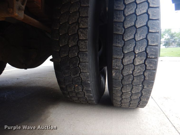 image for item JY9953 2003 International 3800  school bus