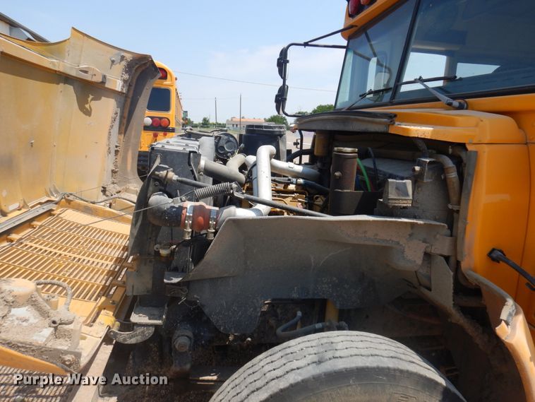 image for item JZ9988 1996 GMC B7  school bus