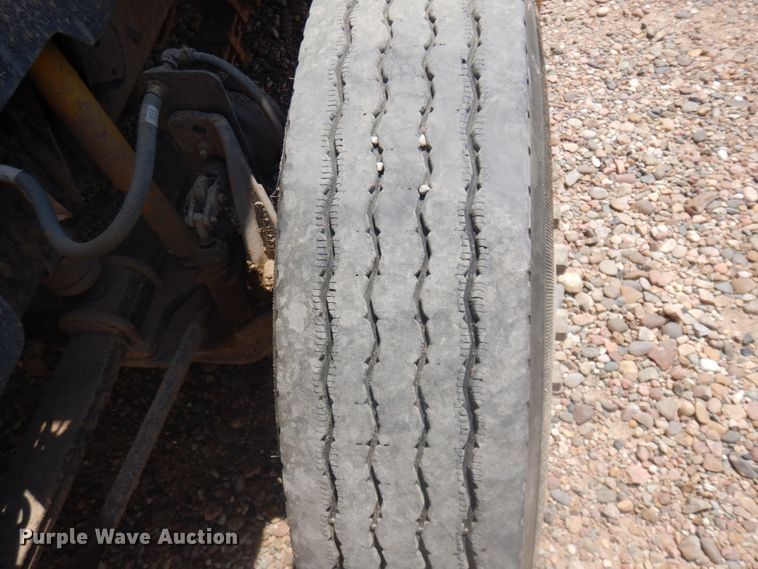 image for item JZ9988 1996 GMC B7  school bus