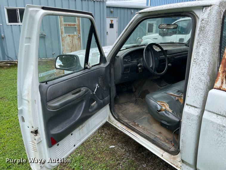 image for item KK9637 1993 Ford F150  pickup truck