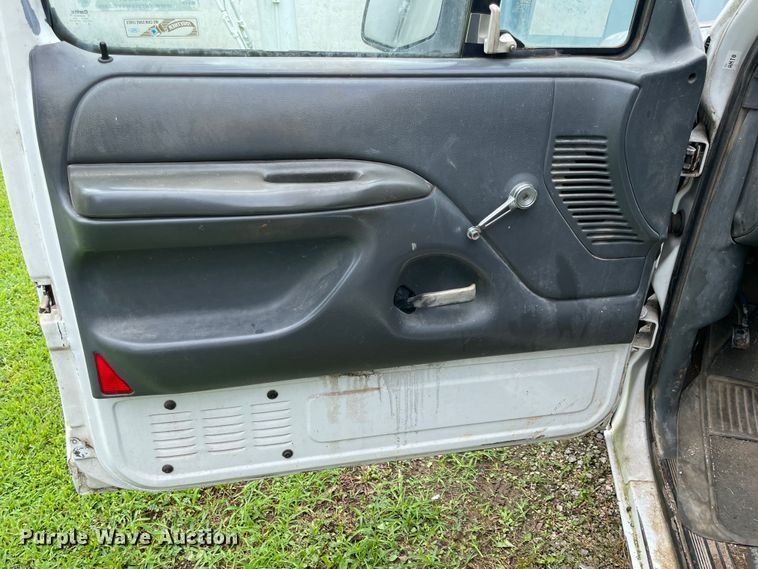 image for item KK9637 1993 Ford F150  pickup truck