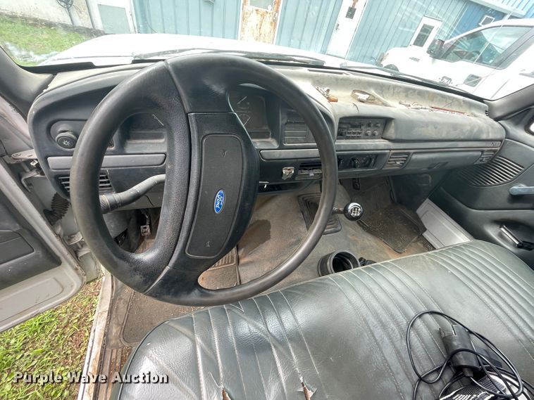 image for item KK9637 1993 Ford F150  pickup truck