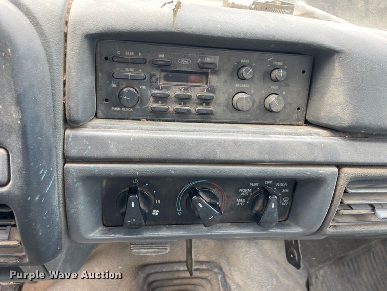 image for item KK9637 1993 Ford F150  pickup truck