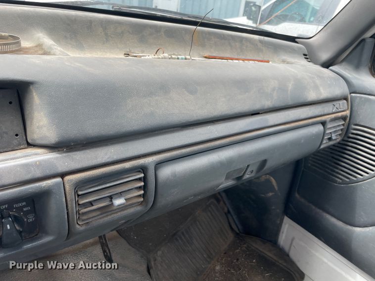 image for item KK9637 1993 Ford F150  pickup truck