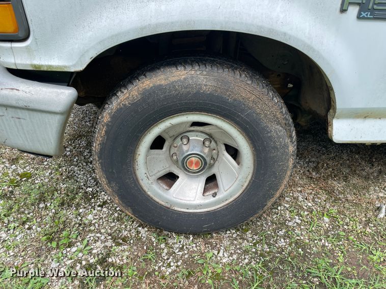 image for item KK9637 1993 Ford F150  pickup truck