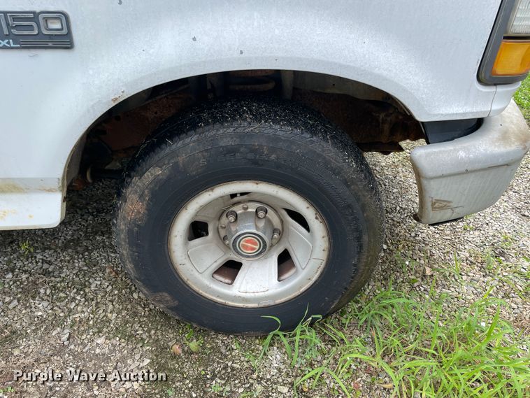 image for item KK9637 1993 Ford F150  pickup truck