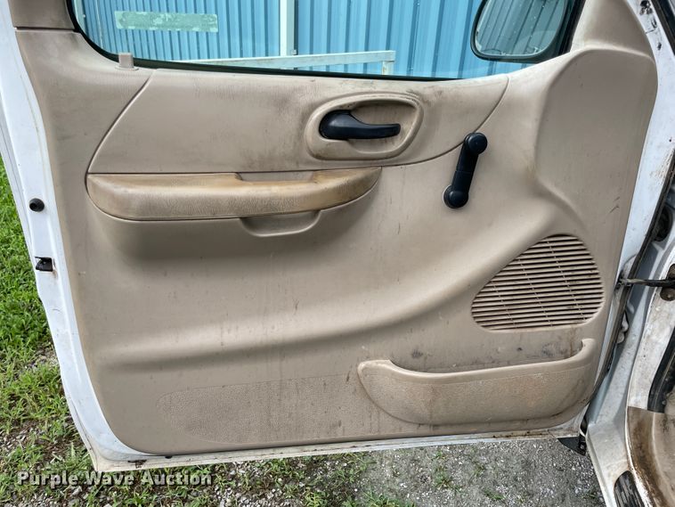 image for item KK9639 2000 Ford F150  pickup truck