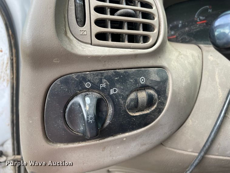 image for item KK9639 2000 Ford F150  pickup truck