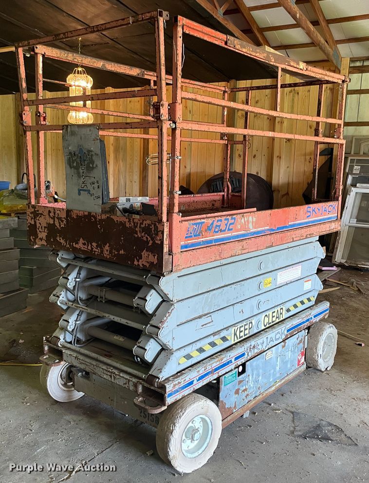 image for item KK9670 2002 Skyjack SJ4832  scissor lift
