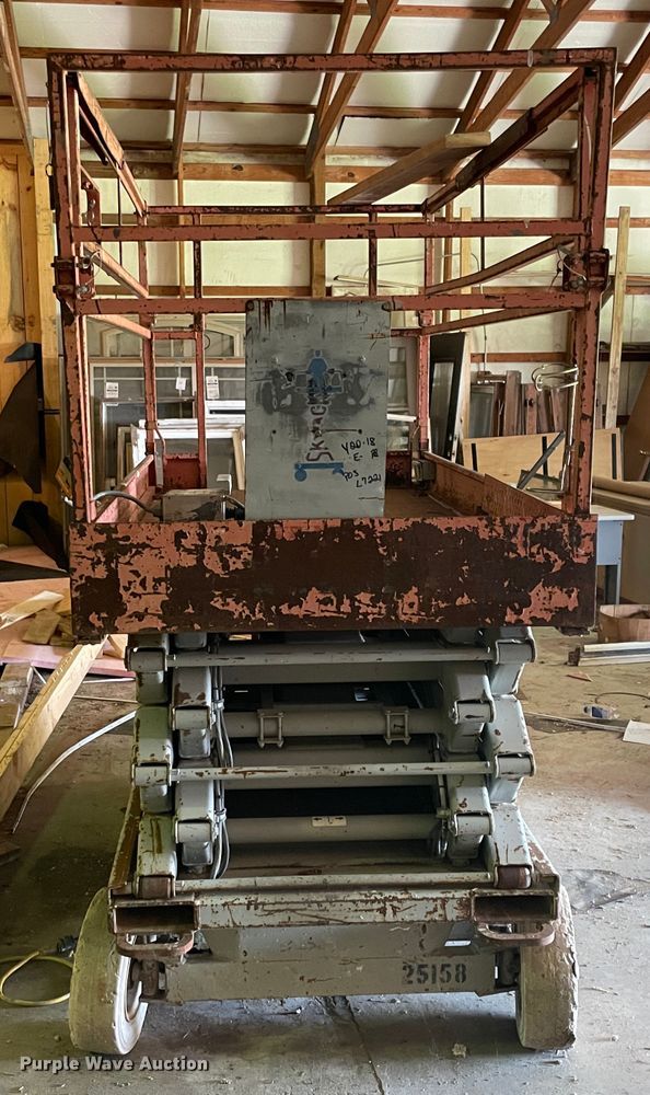 image for item KK9670 2002 Skyjack SJ4832  scissor lift