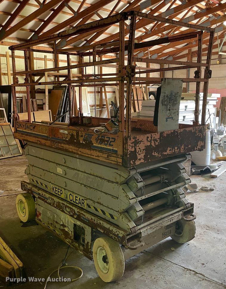 image for item KK9670 2002 Skyjack SJ4832  scissor lift