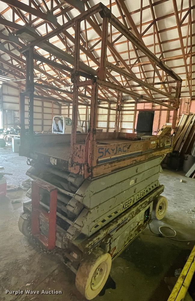 image for item KK9670 2002 Skyjack SJ4832  scissor lift