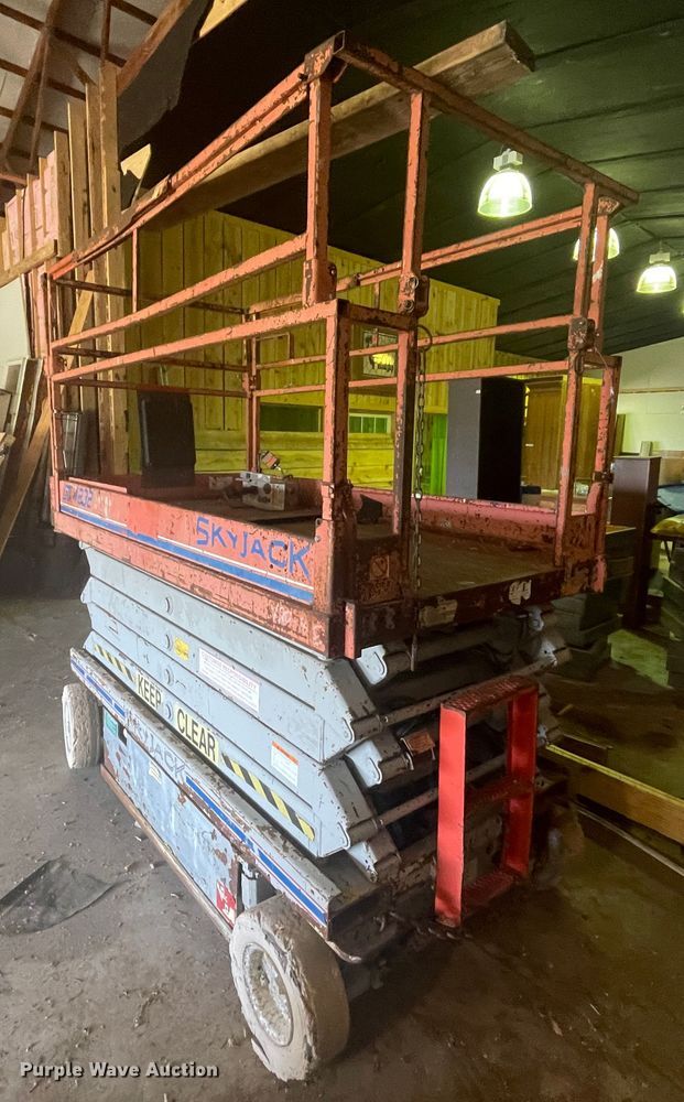 image for item KK9670 2002 Skyjack SJ4832  scissor lift
