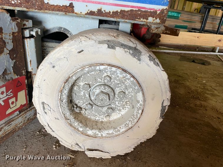 image for item KK9670 2002 Skyjack SJ4832  scissor lift