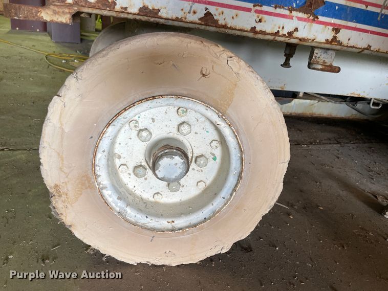 image for item KK9670 2002 Skyjack SJ4832  scissor lift