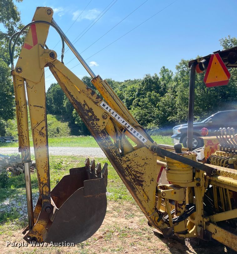 image for item KK9682 1960 Massey Ferguson MF204  backhoe