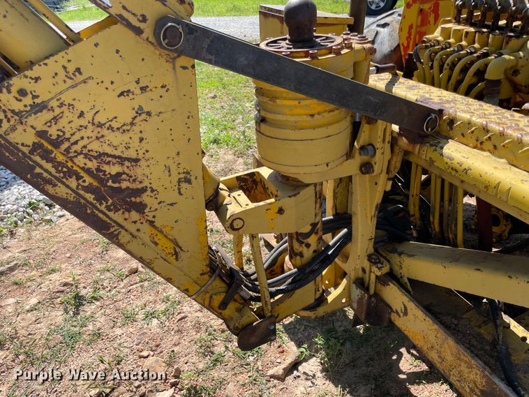 image for item KK9682 1960 Massey Ferguson MF204  backhoe