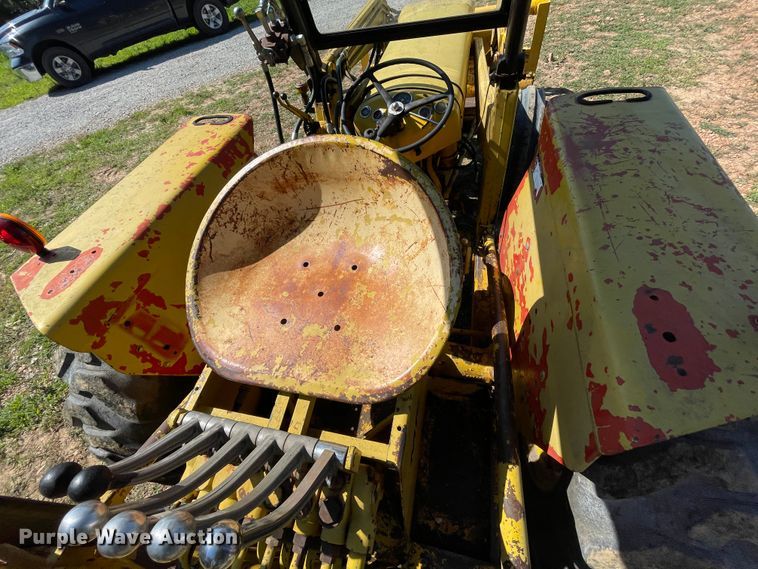 image for item KK9682 1960 Massey Ferguson MF204  backhoe