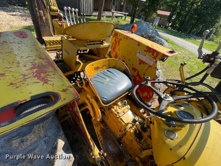 image for item KK9682 1960 Massey Ferguson MF204  backhoe