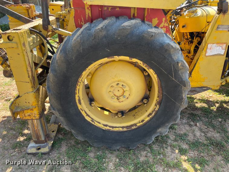 image for item KK9682 1960 Massey Ferguson MF204  backhoe