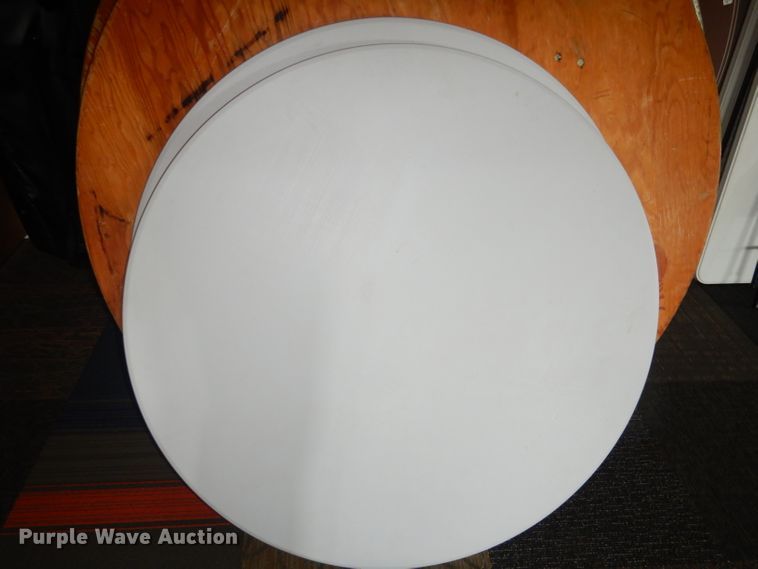 image for item KM9318 (11) round tables