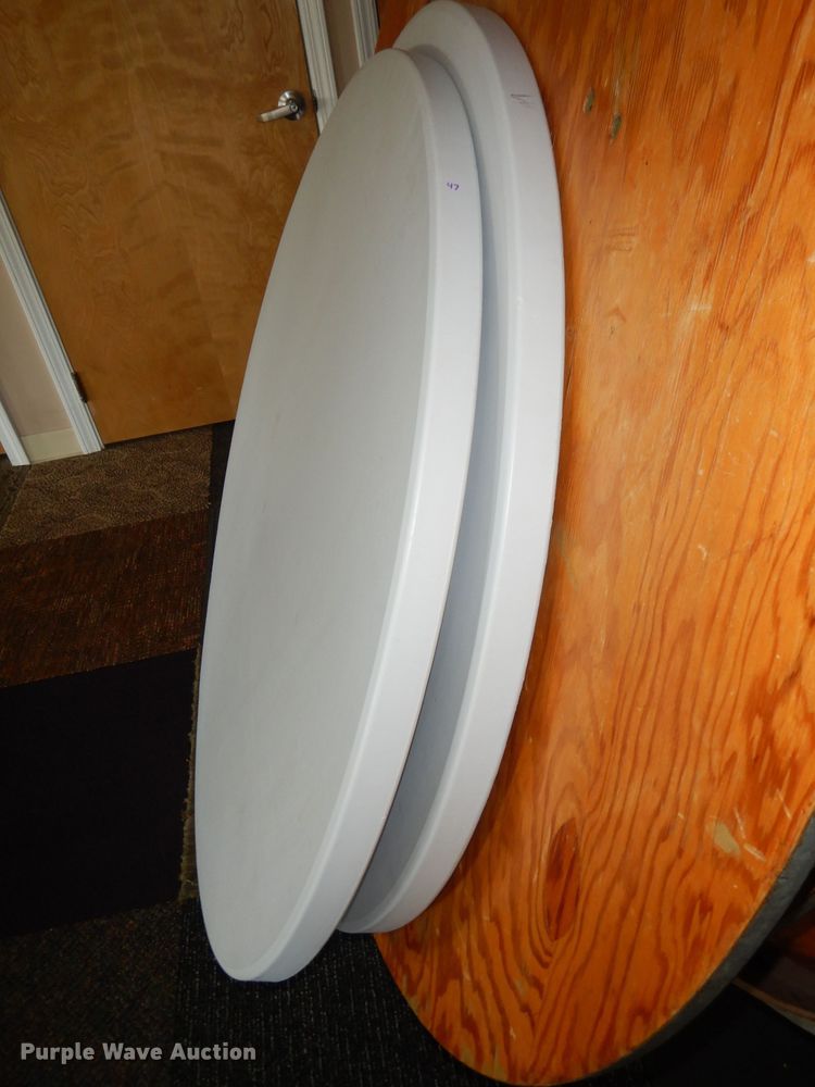 image for item KM9318 (11) round tables