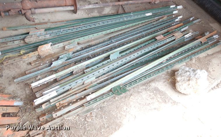 image for item KM9370 Approximately 60 t-posts