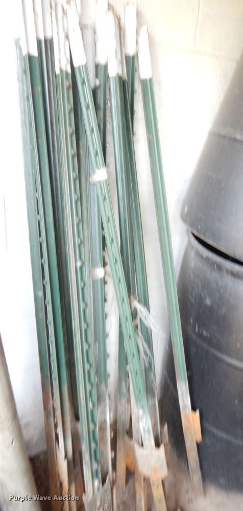 image for item KM9370 Approximately 60 t-posts