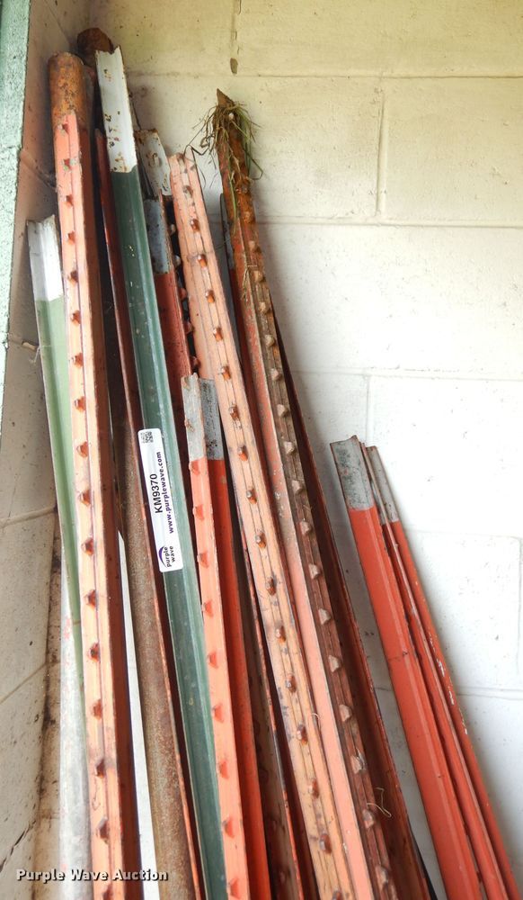 image for item KM9370 Approximately 60 t-posts