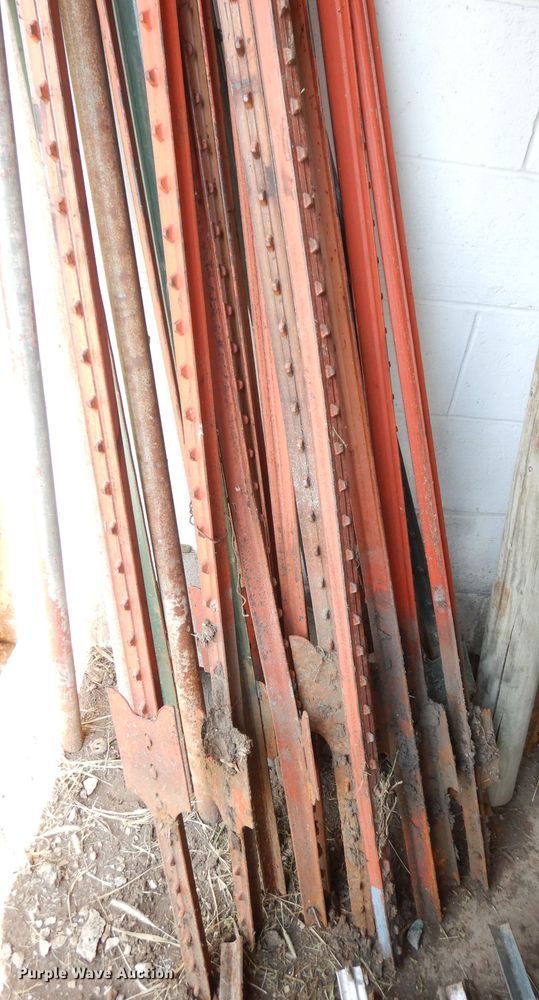 image for item KM9370 Approximately 60 t-posts