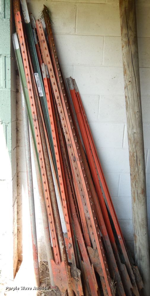 image for item KM9370 Approximately 60 t-posts