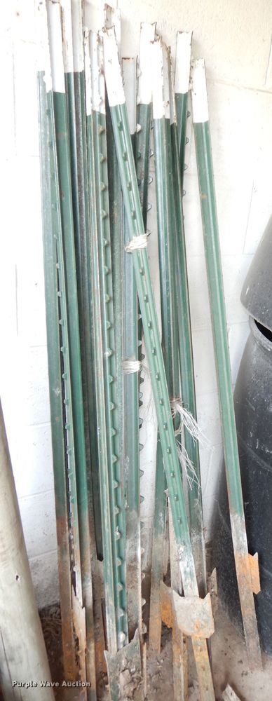 image for item KM9370 Approximately 60 t-posts