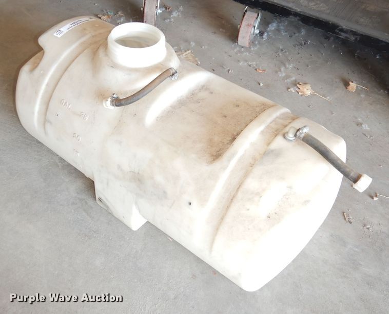 image for item KM9378 (4) poly tanks