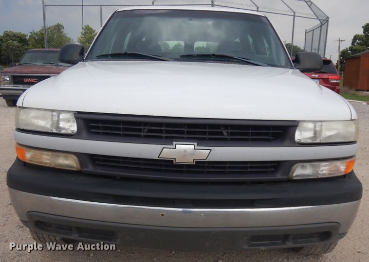 image for item KU9513 2002 Chevrolet Suburban 2500  SUV