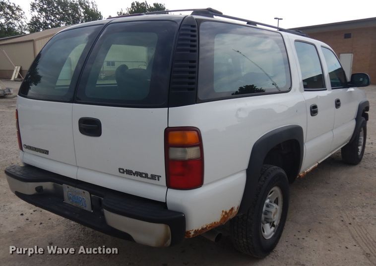 image for item KU9513 2002 Chevrolet Suburban 2500  SUV