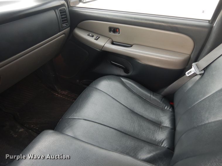 image for item KU9513 2002 Chevrolet Suburban 2500  SUV