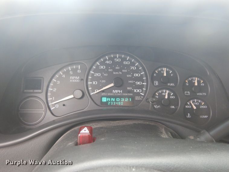 image for item KU9513 2002 Chevrolet Suburban 2500  SUV