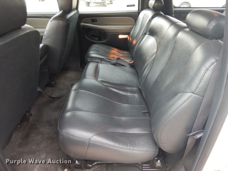 image for item KU9513 2002 Chevrolet Suburban 2500  SUV