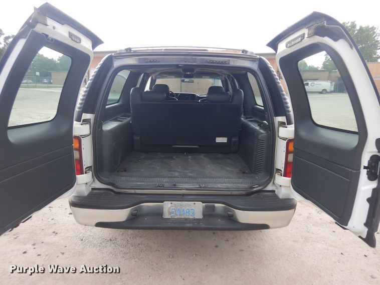 image for item KU9513 2002 Chevrolet Suburban 2500  SUV