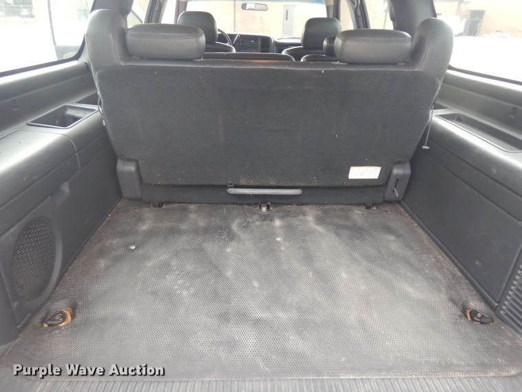 image for item KU9513 2002 Chevrolet Suburban 2500  SUV