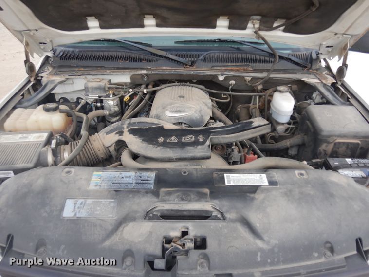 image for item KU9513 2002 Chevrolet Suburban 2500  SUV