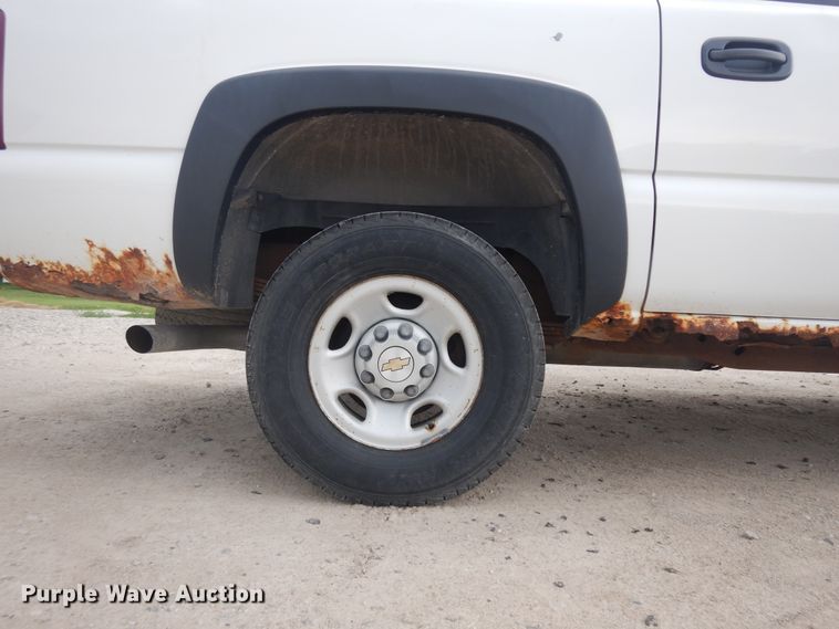 image for item KU9513 2002 Chevrolet Suburban 2500  SUV