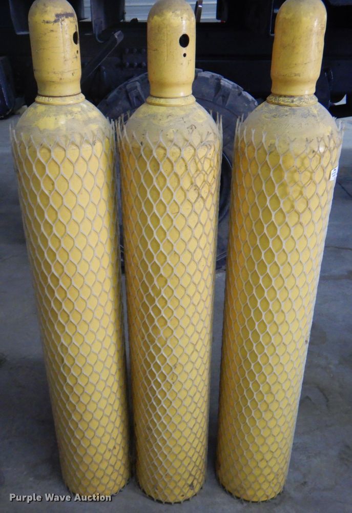 image for item KW9927 (3) air cylinders