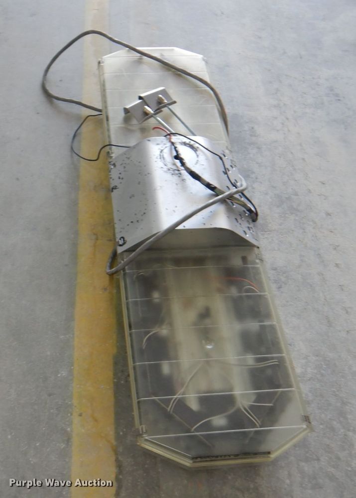 image for item KW9929 Approximately 10 emergency vehicle lights