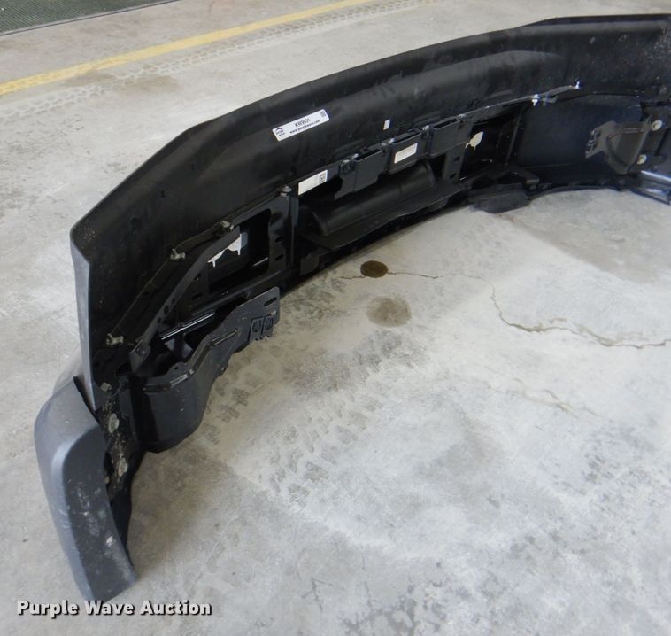 image for item KW9931 2020 Ford F550 bumper