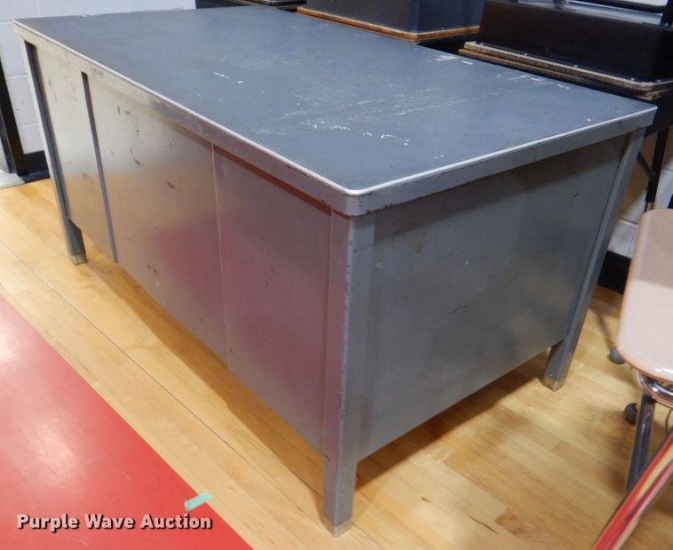 image for item KX9702 (4) desks